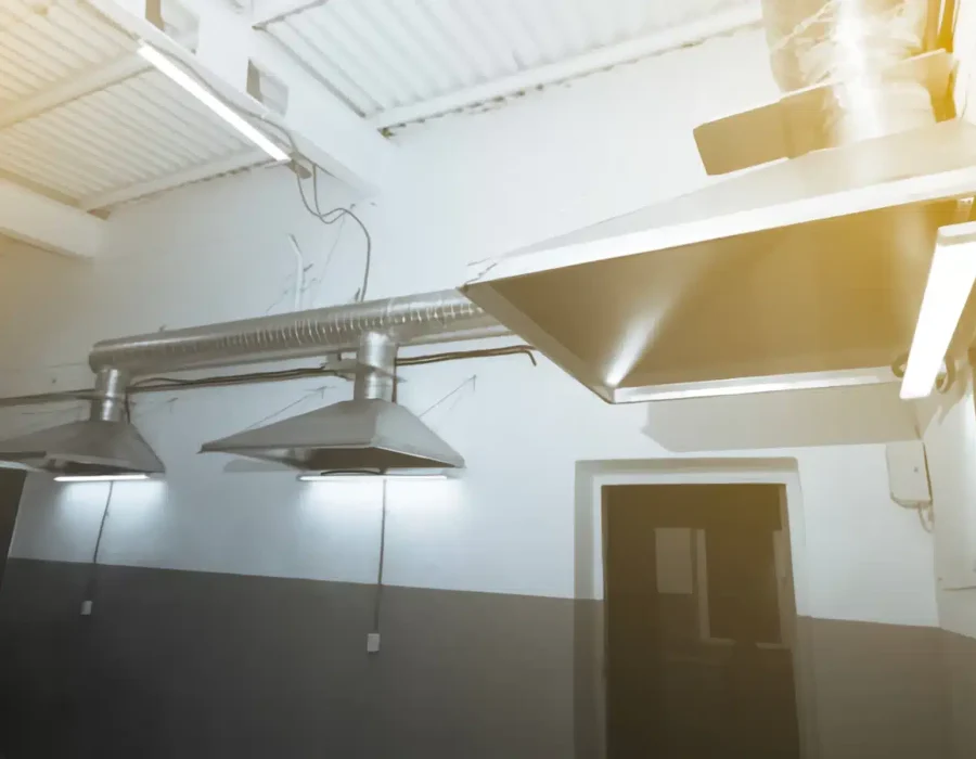 primer-plano-de-campanas-extractoras-en-producción-peligrosa-junto-con-un-sistema-de_waifu2x_art_noise1_scale